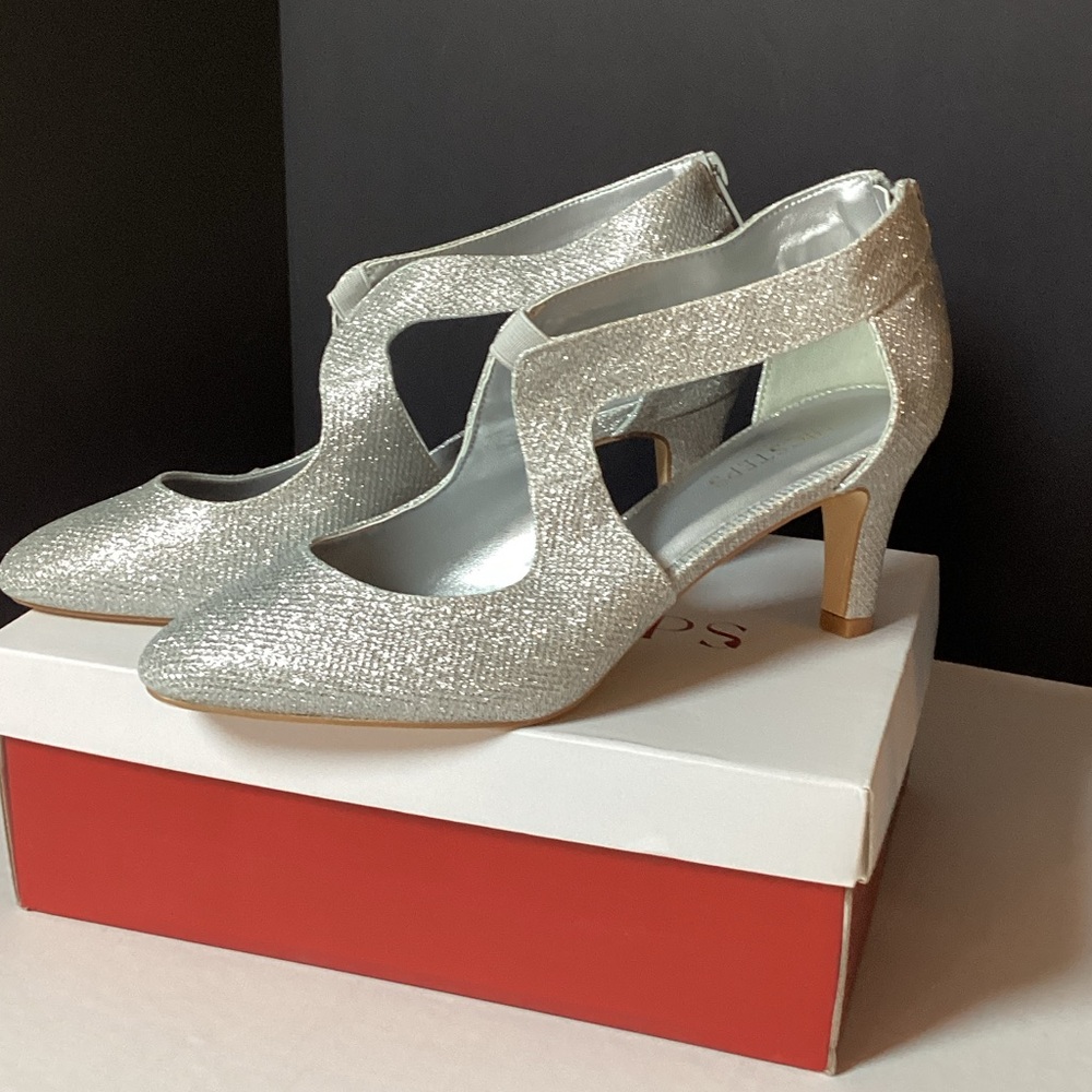 Chic Silver Women's Heels size 9